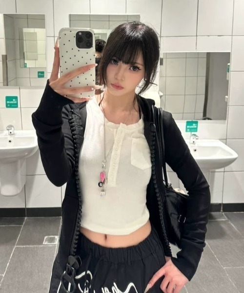 Lis ardent(リスアルダン)の「2026AW BIGスライダーデザイン 配色ジップスウェット/ジップパーカー(パーカー・レディース・ブルー/ピンク/ブラック・M)」の5枚目の写真