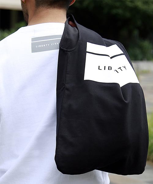 LIBERTY CITY（リバティシティ）の「【LIBERTY CITY/リバティーシティ】 [BOX LOGO] リバーシブル キャリアバッグ（トートバッグ・メンズ・ブラック・ONE SIZE）」の13枚目の写真