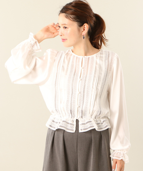 mystic（ミスティック）の「レース使い長袖ブラウス（シャツ/ブラウス・レディース・キャメル/オフホワイト/グレー/ブラック・FREE）」の2枚目の写真