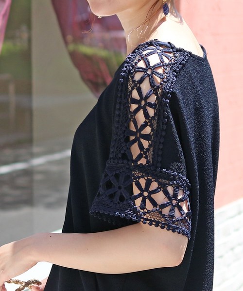 reca(レカ)の「透かしライン ゆったり 袖花柄レースカットソー(Tシャツ/カットソー・レディース・ホワイト/ブラック/ネイビー・FREE)」の4枚目の写真
