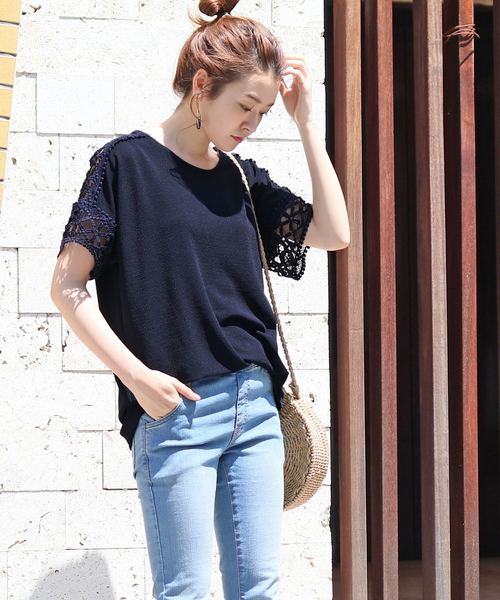 reca(レカ)の「透かしライン ゆったり 袖花柄レースカットソー(Tシャツ/カットソー・レディース・ホワイト/ブラック/ネイビー・FREE)」の5枚目の写真