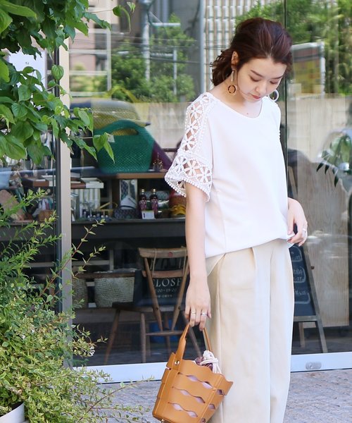 reca(レカ)の「透かしライン ゆったり 袖花柄レースカットソー(Tシャツ/カットソー・レディース・ホワイト/ブラック/ネイビー・FREE)」の9枚目の写真