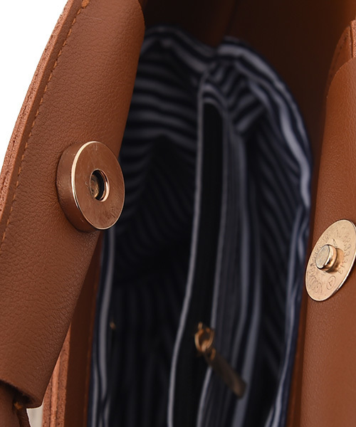 Eldia'lu（エルディアル）の「スクエアバイカラー2wayバッグ（クラッチバッグ・レディース・ブラック/ベージュ・FREE）」の4枚目の写真