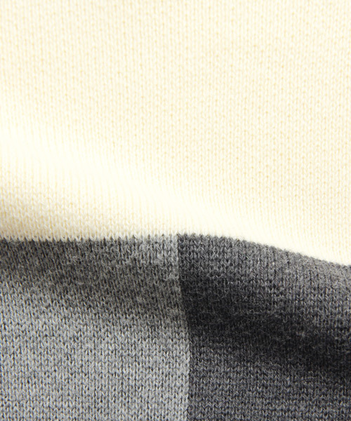 Design Tshirts Store graniph（デザイン　ティーシャツ　ストア　グラニフ）の「ヘヴィーウェイトチェックラインニット（ニット/セーター・メンズ・オフホワイト・LARGE/SMALL/MEDIUM）」の3枚目の写真
