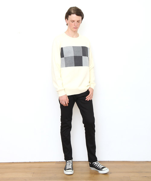 Design Tshirts Store graniph（デザイン　ティーシャツ　ストア　グラニフ）の「ヘヴィーウェイトチェックラインニット（ニット/セーター・メンズ・オフホワイト・LARGE/SMALL/MEDIUM）」の6枚目の写真