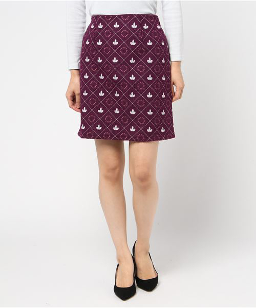 archives（アルシーヴ）の「レトロ刺繍台形スカート（スカート・レディース・チャコールグレー/ベージュ/ワイン・MEDIUM）」の3枚目の写真