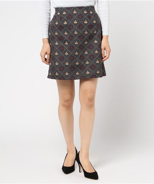 archives（アルシーヴ）の「レトロ刺繍台形スカート（スカート・レディース・チャコールグレー/ベージュ/ワイン・MEDIUM）」の2枚目の写真