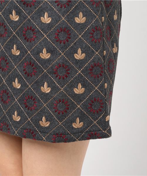 archives（アルシーヴ）の「レトロ刺繍台形スカート（スカート・レディース・チャコールグレー/ベージュ/ワイン・MEDIUM）」の9枚目の写真