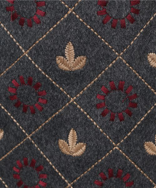 archives（アルシーヴ）の「レトロ刺繍台形スカート（スカート・レディース・チャコールグレー/ベージュ/ワイン・MEDIUM）」の8枚目の写真