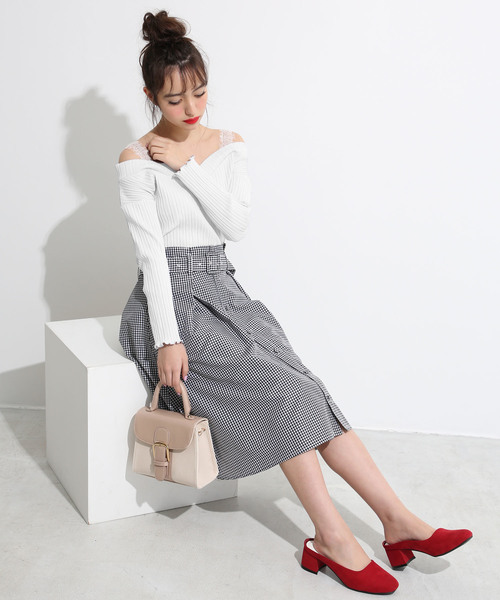 one after another NICE CLAUP(ワンアフターアナザーナイスクラップ)の「Vあき肩レーストップス(Tシャツ/カットソー・レディース・ブラック/パープル/グレー/オフホワイト・フリー)」の16枚目の写真