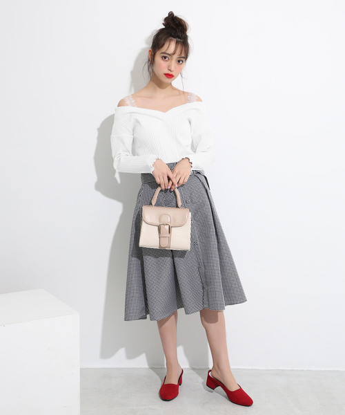one after another NICE CLAUP(ワンアフターアナザーナイスクラップ)の「Vあき肩レーストップス(Tシャツ/カットソー・レディース・ブラック/パープル/グレー/オフホワイト・フリー)」の7枚目の写真