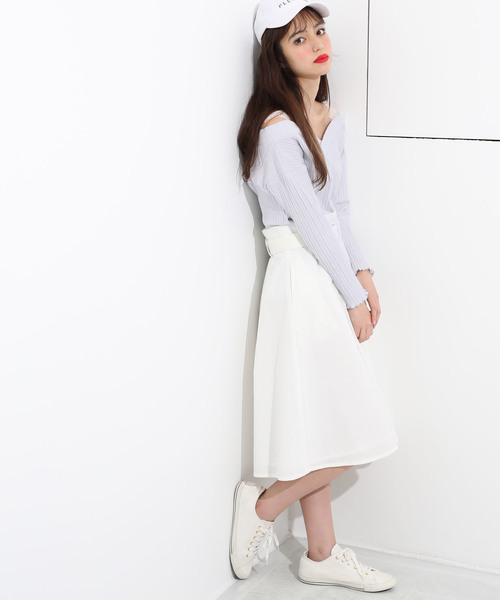 one after another NICE CLAUP(ワンアフターアナザーナイスクラップ)の「Vあき肩レーストップス(Tシャツ/カットソー・レディース・ブラック/パープル/グレー/オフホワイト・フリー)」の6枚目の写真