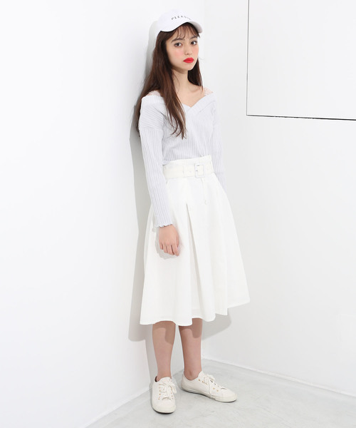 one after another NICE CLAUP(ワンアフターアナザーナイスクラップ)の「Vあき肩レーストップス(Tシャツ/カットソー・レディース・ブラック/パープル/グレー/オフホワイト・フリー)」の10枚目の写真