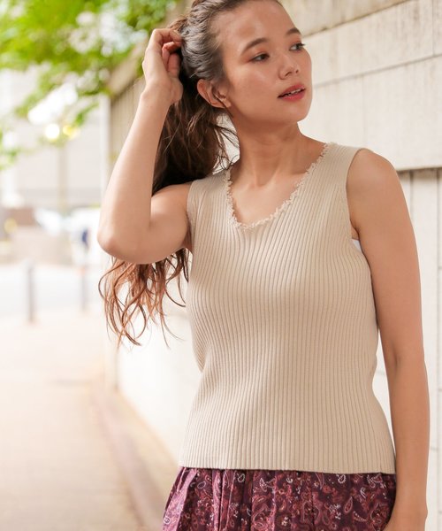 niko and...（ニコアンド）の「ホズホズニットタンク（ニット/セーター・レディース・アイボリー/ブラック/ボルドー/キャメル/ライトグリーン/ライトブラウン/ナチュラル・LARGE/MEDIUM）」の3枚目の写真