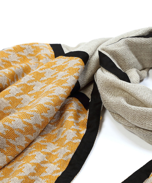 TOPKAPI（トプカピ）の「タッセル付きジャカードストール（ストール/ショール・レディース・チャコールグレー/マスタード・FREE）」の5枚目の写真