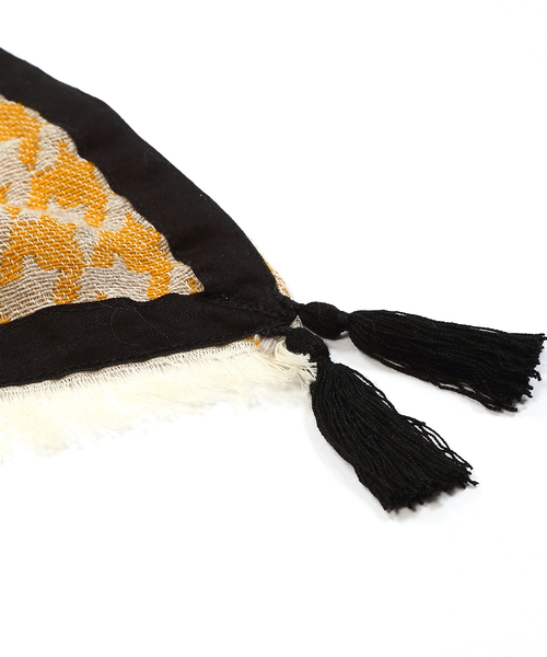 TOPKAPI（トプカピ）の「タッセル付きジャカードストール（ストール/ショール・レディース・チャコールグレー/マスタード・FREE）」の8枚目の写真