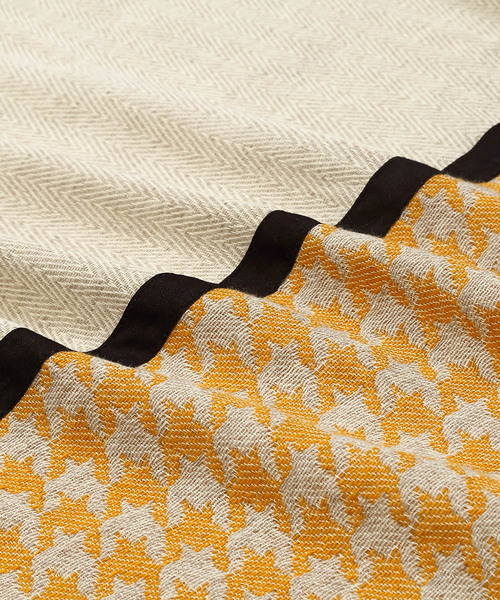 TOPKAPI（トプカピ）の「タッセル付きジャカードストール（ストール/ショール・レディース・チャコールグレー/マスタード・FREE）」の9枚目の写真