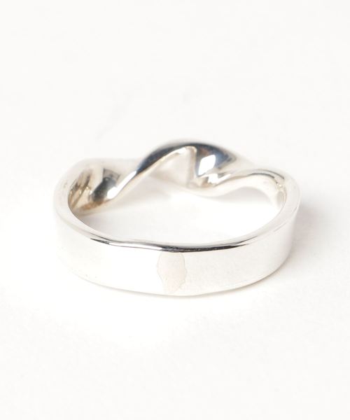 YArKA（ヤーカ）の「【YArKA/ヤーカ】silver925 1twist 4mm ring[1-2-1]/ひねり4mmリング シルバー925（リング・レディース・ゴールド/シルバー・#9/#11/#13）」の3枚目の写真