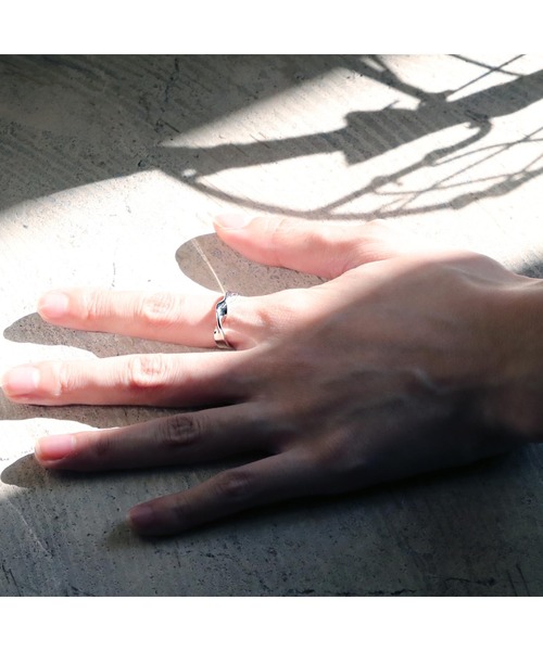 YArKA（ヤーカ）の「【YArKA/ヤーカ】silver925 1twist 4mm ring[1-2-1]/ひねり4mmリング シルバー925（リング・レディース・ゴールド/シルバー・#9/#11/#13）」の13枚目の写真