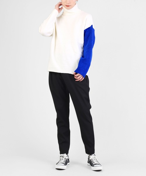 DING(ディング)の「DING/バイカラータートルニット(ニット/セーター・レディース・ホワイト/ブラック・FREE)」の3枚目の写真