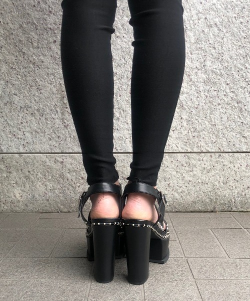 ENVYM（アンビー）の「ステッチサンダル（サンダル・レディース・ブラック/ブラウン/マルチ・22.5㎝/23.5㎝/24.5㎝）」の6枚目の写真