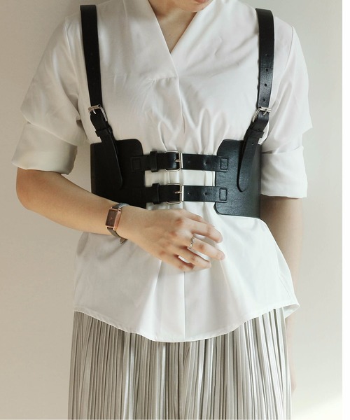 LA VORAGINE（ラ ヴォラジネ）の「サスペンダー太ベルト / ハーネス ワイドベルト（ベルト・レディース・ベージュ/ブラック/キャメル/イエロー系その他/ブラック系その他/ホワイト/ブラウン/シルバー・FREE）」の3枚目の写真