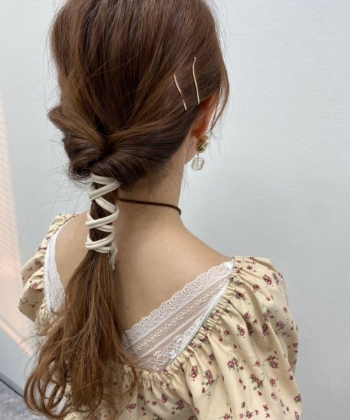 Heather（ヘザー）の「ポニーワイヤーアレンジセット 919028（その他ヘアアクセサリー・レディース・オフホワイト/アイボリー/ベージュ系その他/ホワイト系その他/ブラウン系その他・ONESIZE）」の3枚目の写真