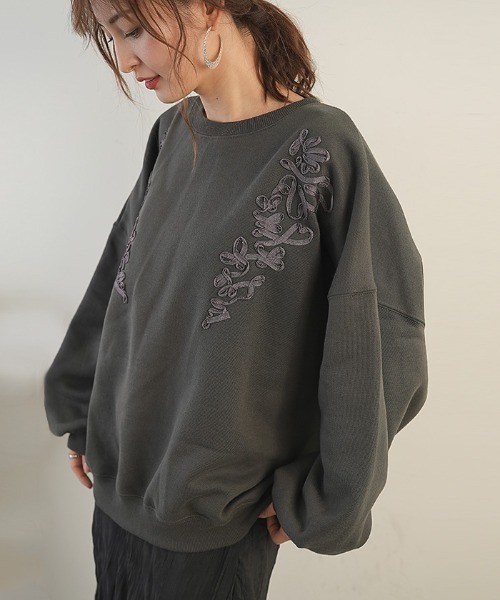 Futier land(フューティアランド)の「コード刺繍バルーンスリーブプルオーバー(スウェット・レディース・アイボリー/ブラック/ブラウン/グレイッシュベージュ・FREE)」の1枚目の写真