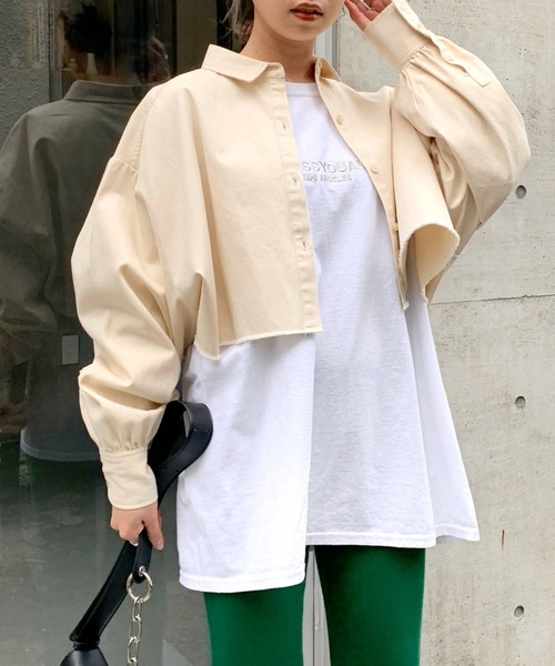 WHO'S WHO gallery（フーズフーギャラリー）の「ダメージショートシャツ（シャツ/ブラウス・レディース・ライトグレー/ブラック/ブラウン/オフホワイト/カーキ/ブルー/グリーン/アイボリー/ブラック系その他/グレー・FREE）」の2枚目の写真