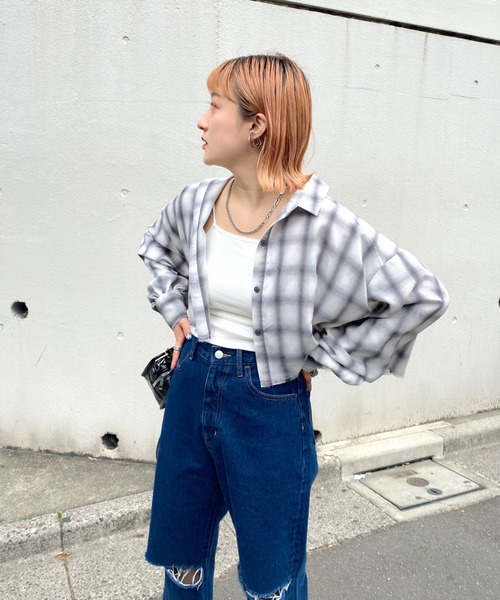 WHO'S WHO gallery（フーズフーギャラリー）の「ダメージショートシャツ（シャツ/ブラウス・レディース・ライトグレー/ブラック/ブラウン/オフホワイト/カーキ/ブルー/グリーン/アイボリー/ブラック系その他/グレー・FREE）」の15枚目の写真