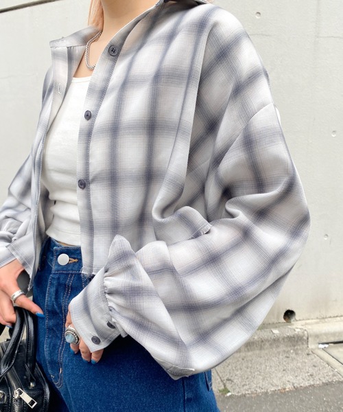 WHO'S WHO gallery（フーズフーギャラリー）の「ダメージショートシャツ（シャツ/ブラウス・レディース・ライトグレー/ブラック/ブラウン/オフホワイト/カーキ/ブルー/グリーン/アイボリー/ブラック系その他/グレー・FREE）」の16枚目の写真