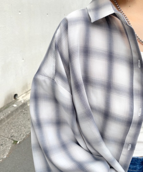 WHO'S WHO gallery（フーズフーギャラリー）の「ダメージショートシャツ（シャツ/ブラウス・レディース・ライトグレー/ブラック/ブラウン/オフホワイト/カーキ/ブルー/グリーン/アイボリー/ブラック系その他/グレー・FREE）」の17枚目の写真