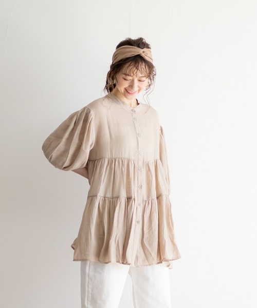 White Collection（ホワイトコレクション）の「【2021SS新作】軽やかガーゼ・ギャザーティアード2WAYブラウスチュニック（シャツ/ブラウス・レディース・チャコールグレー/アイボリー/グレイッシュベージュ/オレンジ・FREE）」の14枚目の写真