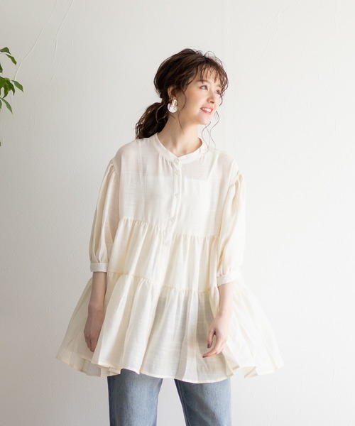 White Collection（ホワイトコレクション）の「【2021SS新作】軽やかガーゼ・ギャザーティアード2WAYブラウスチュニック（シャツ/ブラウス・レディース・チャコールグレー/アイボリー/グレイッシュベージュ/オレンジ・FREE）」の15枚目の写真