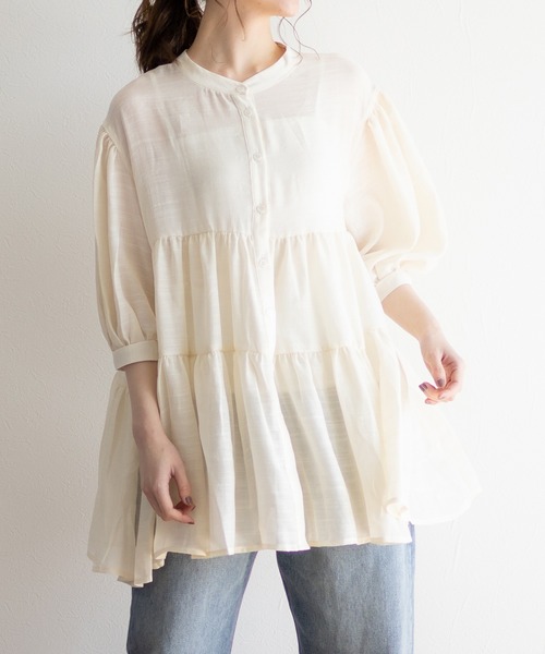 White Collection（ホワイトコレクション）の「【2021SS新作】軽やかガーゼ・ギャザーティアード2WAYブラウスチュニック（シャツ/ブラウス・レディース・チャコールグレー/アイボリー/グレイッシュベージュ/オレンジ・FREE）」の12枚目の写真