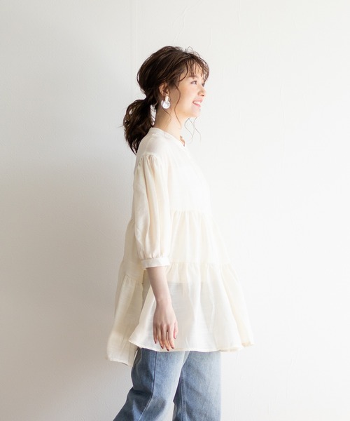 White Collection（ホワイトコレクション）の「【2021SS新作】軽やかガーゼ・ギャザーティアード2WAYブラウスチュニック（シャツ/ブラウス・レディース・チャコールグレー/アイボリー/グレイッシュベージュ/オレンジ・FREE）」の21枚目の写真