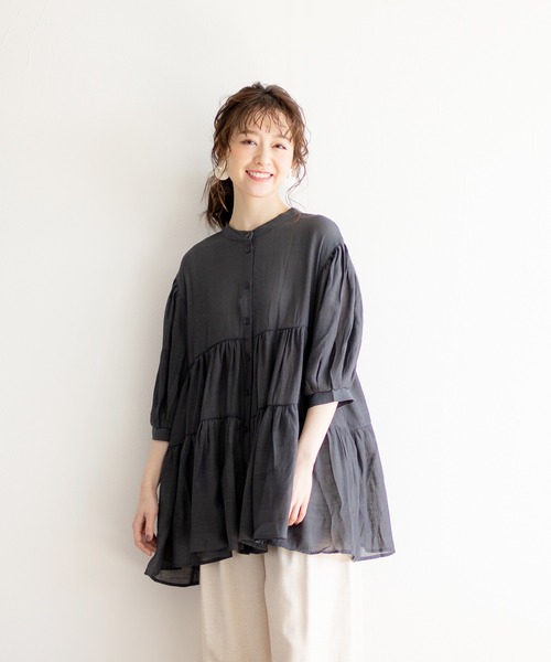 White Collection（ホワイトコレクション）の「【2021SS新作】軽やかガーゼ・ギャザーティアード2WAYブラウスチュニック（シャツ/ブラウス・レディース・チャコールグレー/アイボリー/グレイッシュベージュ/オレンジ・FREE）」の19枚目の写真