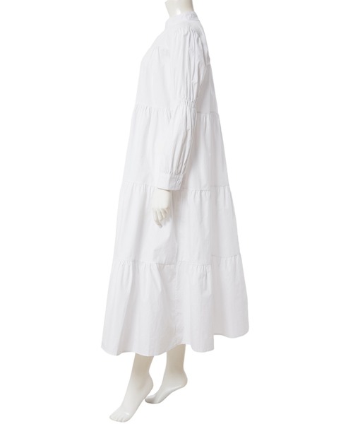 fifth calin（フィフスカラン）の「ジュリエットスリーブノーカラーシャツワンピース（ワンピース・レディース・ホワイト/ベージュ・MEDIUM）」の3枚目の写真