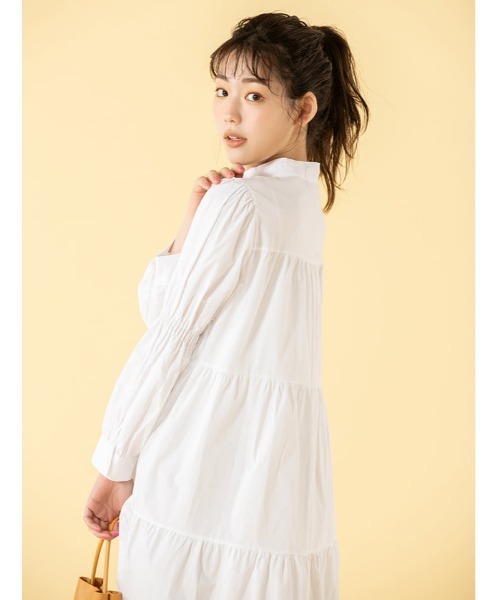 fifth calin（フィフスカラン）の「ジュリエットスリーブノーカラーシャツワンピース（ワンピース・レディース・ホワイト/ベージュ・MEDIUM）」の19枚目の写真