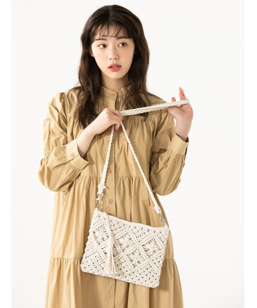 fifth calin（フィフスカラン）の「ジュリエットスリーブノーカラーシャツワンピース（ワンピース・レディース・ホワイト/ベージュ・MEDIUM）」の21枚目の写真