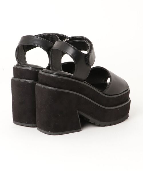 chumchum（チャムチャム）の「ステップバルキータンクサンダル（サンダル・レディース・ブラック/ブラック系その他2/ブラウン系その他2・LL/M/L/S）」の4枚目の写真