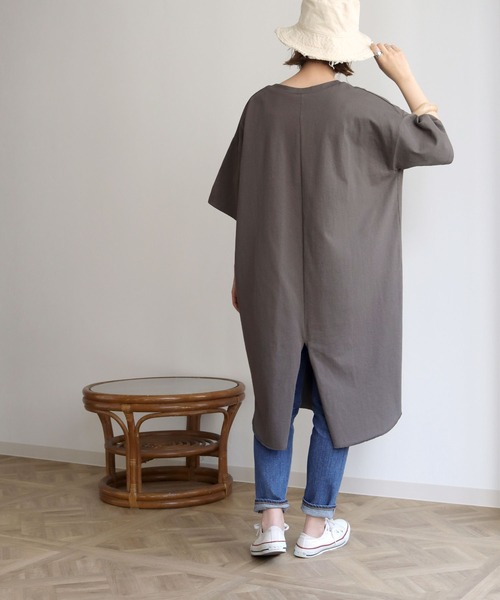 HER CLOSET（ハークローゼット）の「【HERCLOSET】7オンスヘビーウェイトコットンバックスリットTシャツワンピース（ワンピース・レディース・ブラック/チャコールグレー/ベージュ/ブルー/パープル/ホワイト・M）」の4枚目の写真