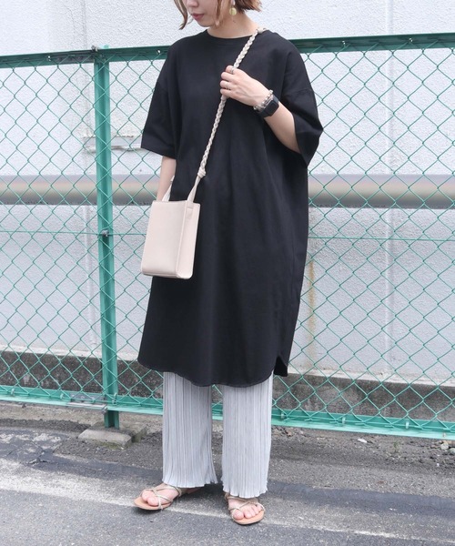 HER CLOSET（ハークローゼット）の「【HERCLOSET】7オンスヘビーウェイトコットンバックスリットTシャツワンピース（ワンピース・レディース・ブラック/チャコールグレー/ベージュ/ブルー/パープル/ホワイト・M）」の3枚目の写真