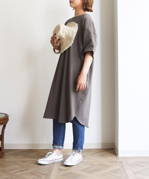 HER CLOSET（ハークローゼット）の「【HERCLOSET】7オンスヘビーウェイトコットンバックスリットTシャツワンピース（ワンピース・レディース・ブラック/チャコールグレー/ベージュ/ブルー/パープル/ホワイト・M）」の22枚目の写真