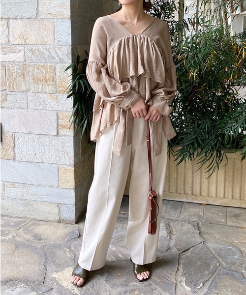 StyleSea(スタイルシー)の「ティアードフリル深Vネックトップス(袖リボン)(シャツ/ブラウス・レディース・オフホワイト/ブラック/ベージュ・FREE)」の14枚目の写真