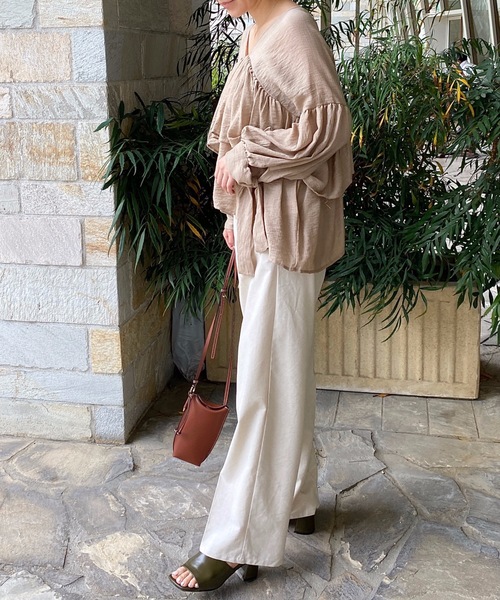 StyleSea(スタイルシー)の「ティアードフリル深Vネックトップス(袖リボン)(シャツ/ブラウス・レディース・オフホワイト/ブラック/ベージュ・FREE)」の16枚目の写真