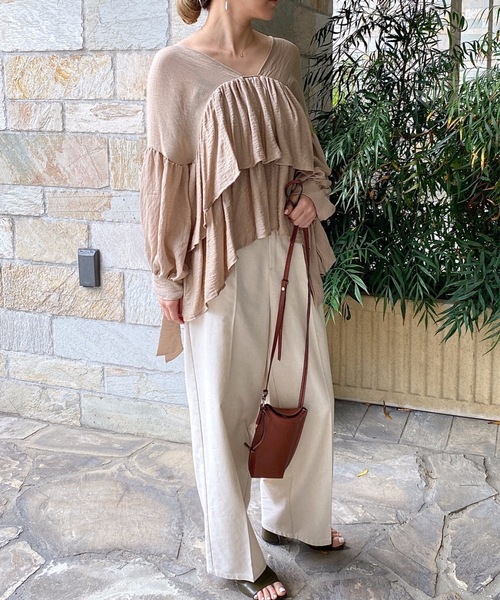 StyleSea(スタイルシー)の「ティアードフリル深Vネックトップス(袖リボン)(シャツ/ブラウス・レディース・オフホワイト/ブラック/ベージュ・FREE)」の15枚目の写真