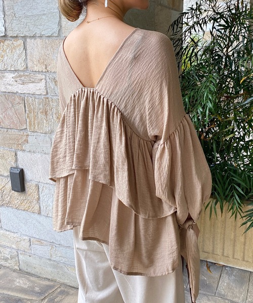 StyleSea(スタイルシー)の「ティアードフリル深Vネックトップス(袖リボン)(シャツ/ブラウス・レディース・オフホワイト/ブラック/ベージュ・FREE)」の21枚目の写真