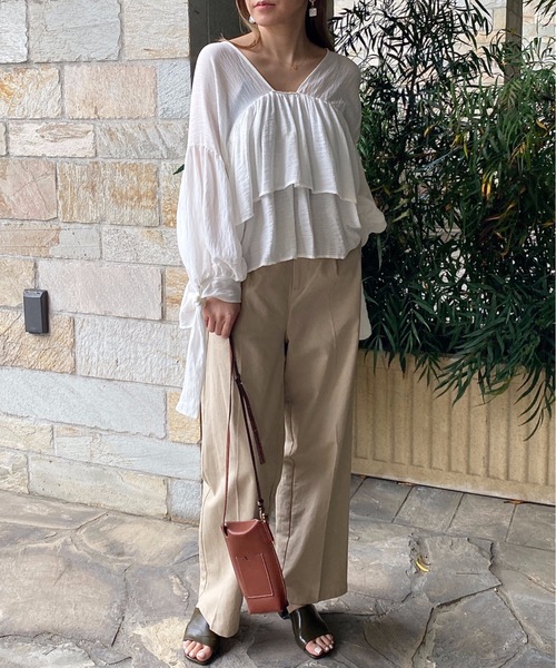 StyleSea(スタイルシー)の「ティアードフリル深Vネックトップス(袖リボン)(シャツ/ブラウス・レディース・オフホワイト/ブラック/ベージュ・FREE)」の4枚目の写真
