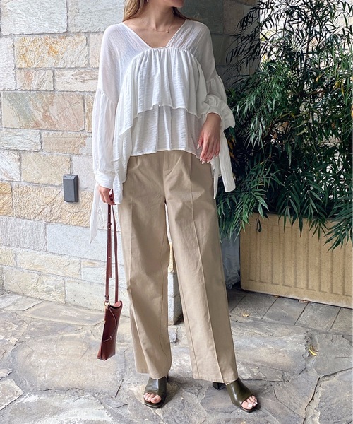 StyleSea(スタイルシー)の「ティアードフリル深Vネックトップス(袖リボン)(シャツ/ブラウス・レディース・オフホワイト/ブラック/ベージュ・FREE)」の6枚目の写真